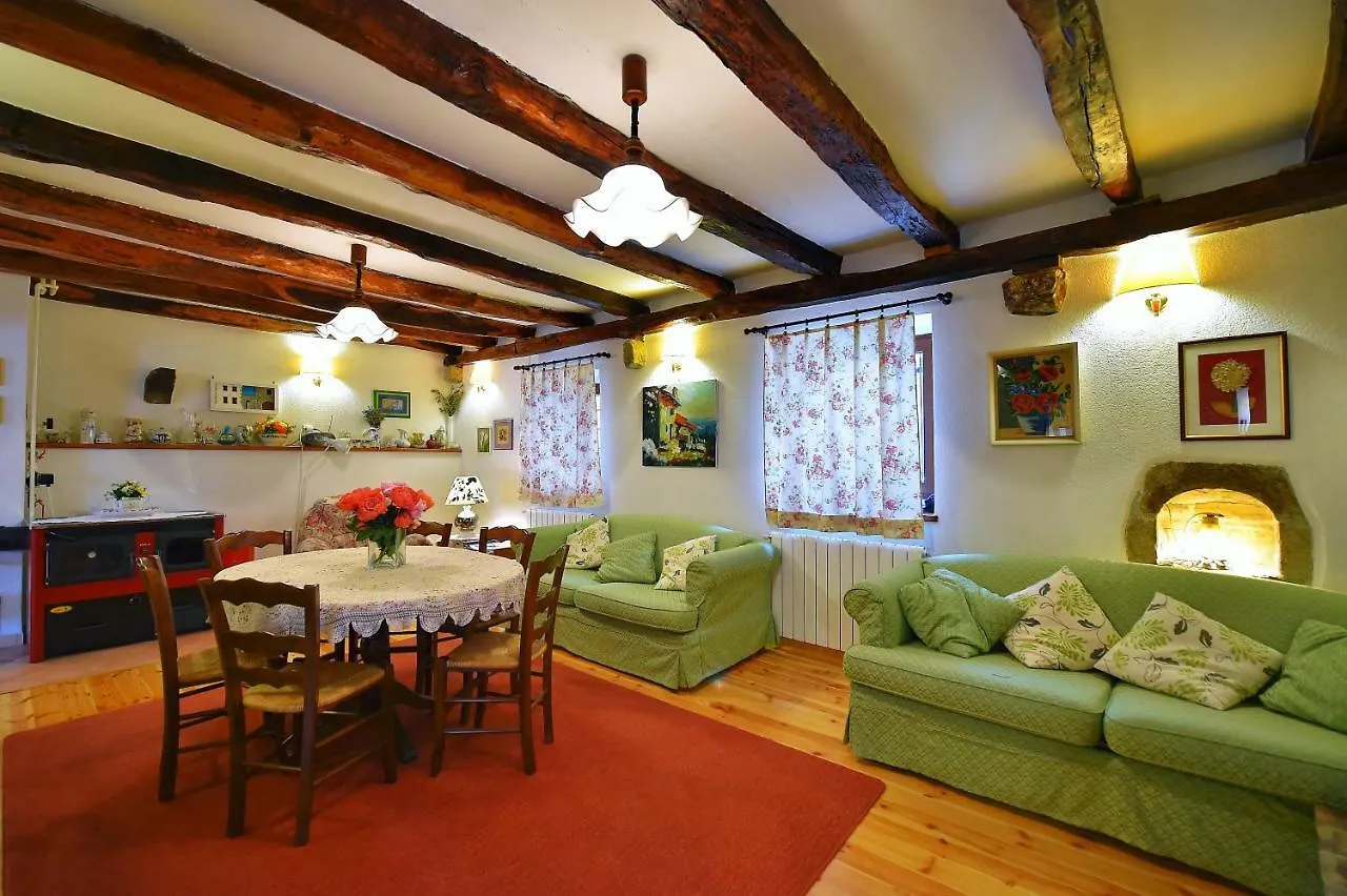 Villa Holiday Home Lori Paz