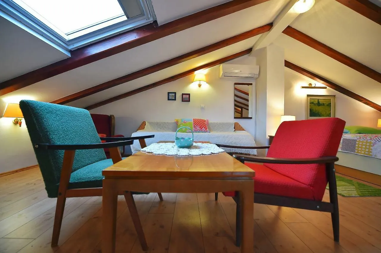 Villa Holiday Home Lori Paz