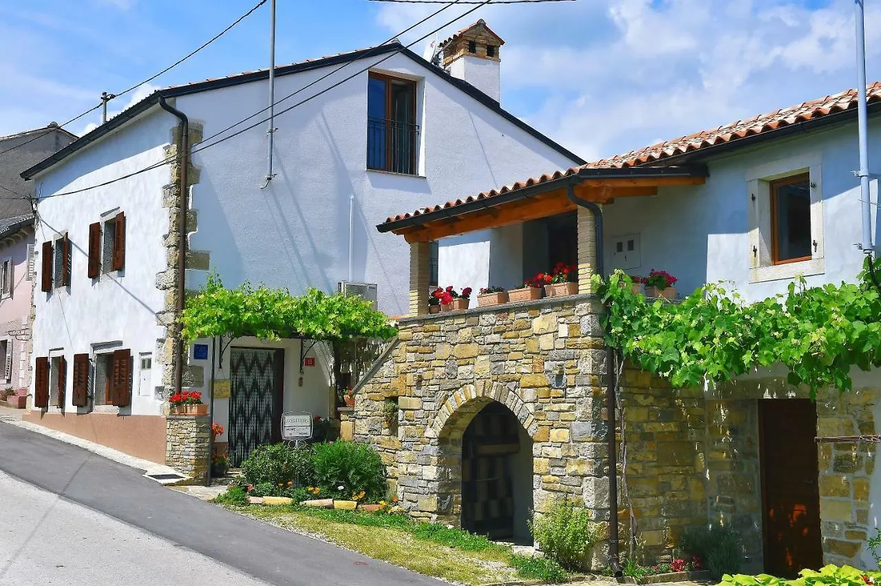 Villa Holiday Home Lori Paz