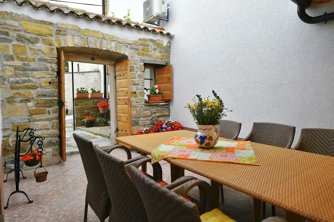 Villa Holiday Home Lori Paz